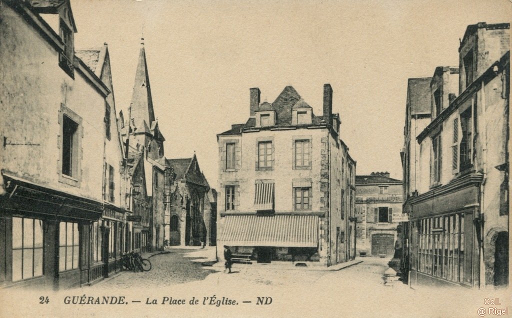 44-Guerande-La-Place-de-l-Eglise.jpg
