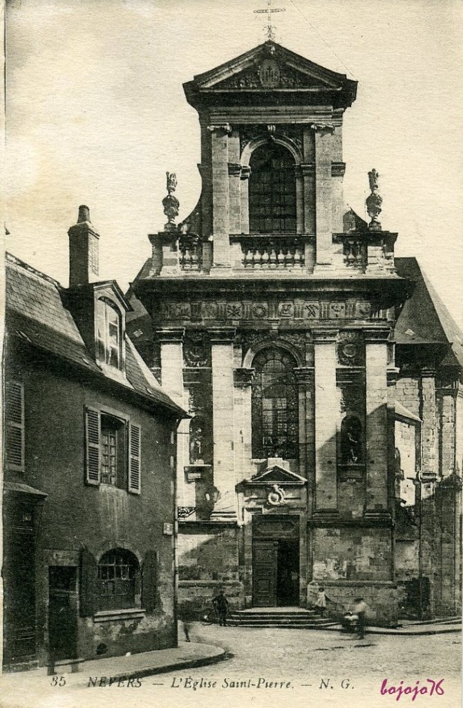 58-Nevers-L'église St Pierre.jpg