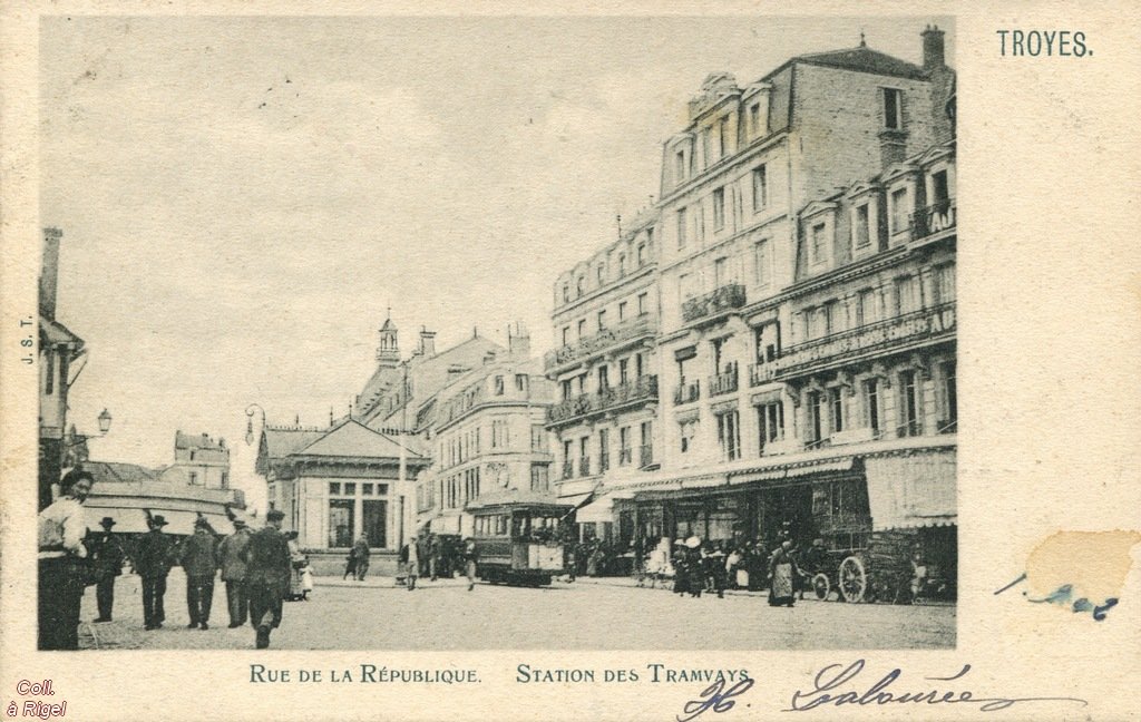 10-Troyes-Rue-de-la-Republique-Station-des-Tramways.jpg