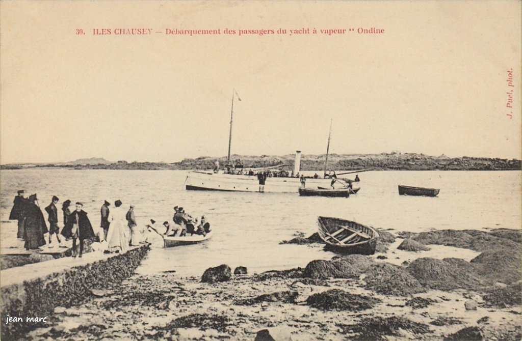 Iles Chausey - Débarquement des passagers du yacht à vapeur Ondine.jpg