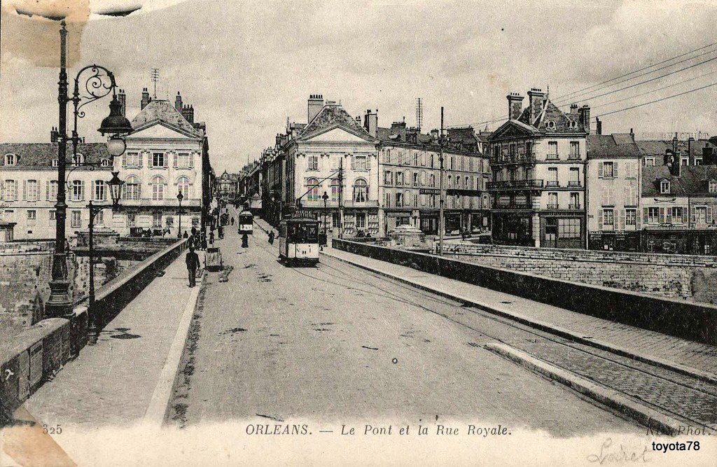 Orléans le pont et la rue royale.jpg