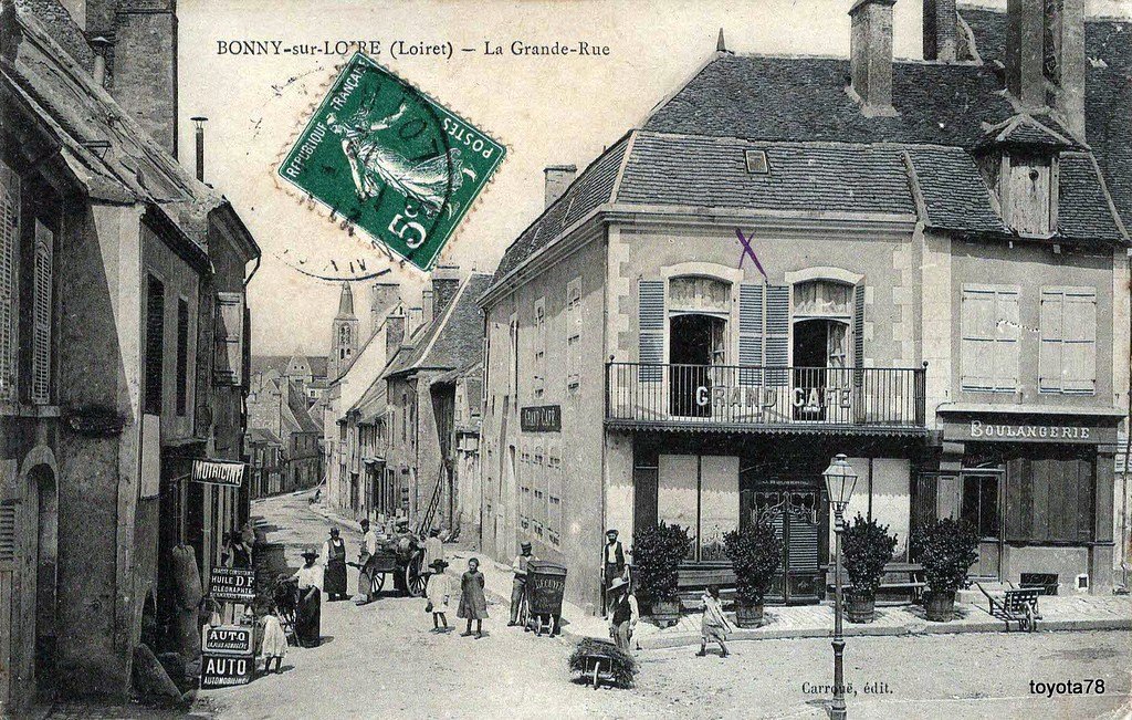 Bonny sur Loire la grande rue.jpg