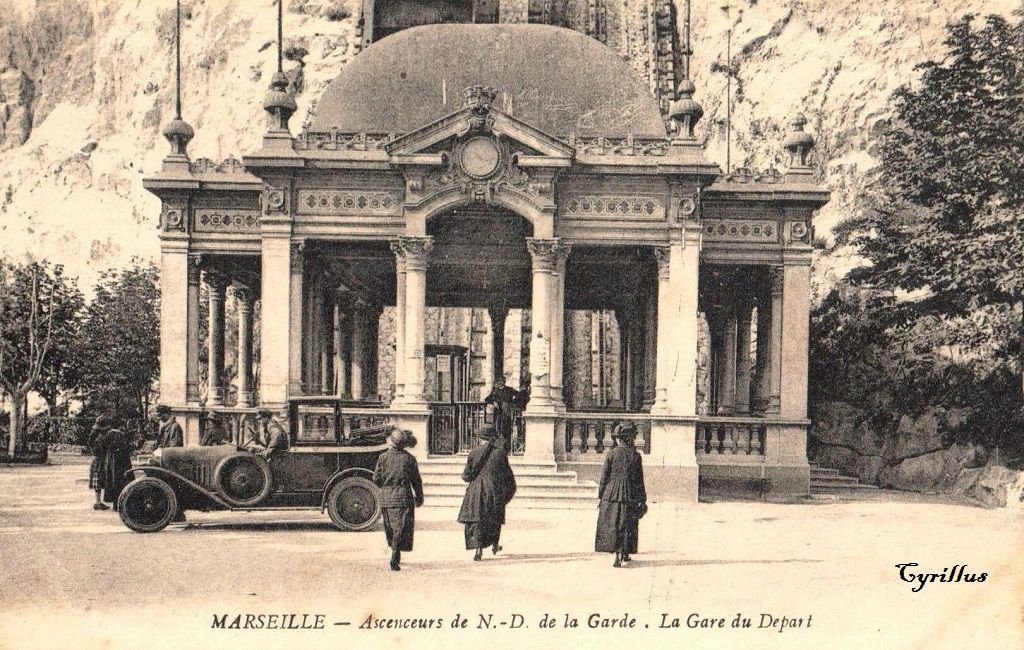 Marseille Ascenseurs-gare-depart.jpg