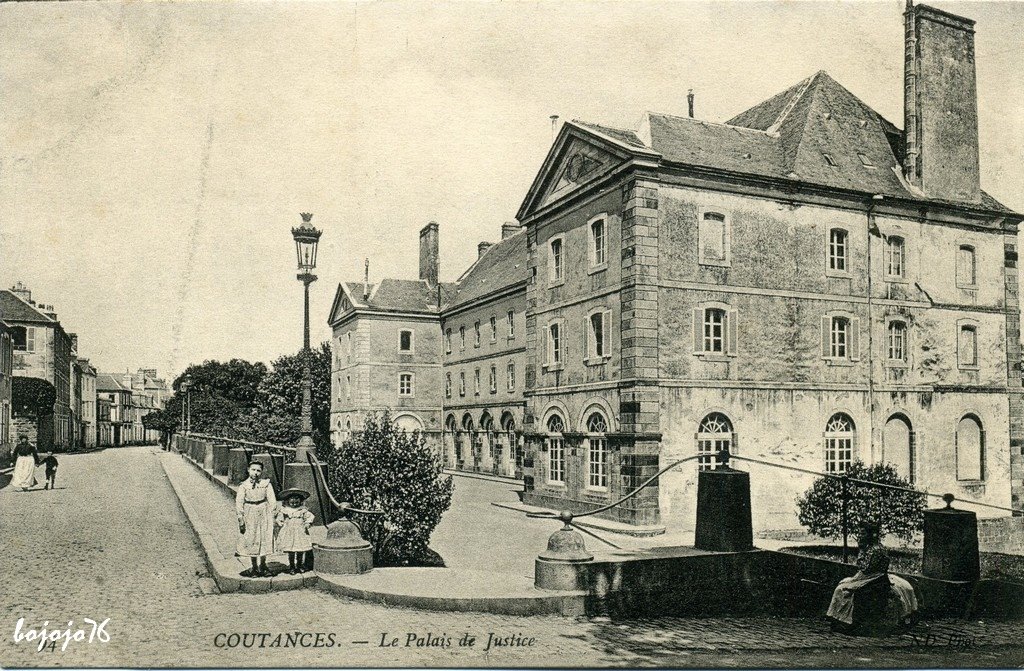 50-Coutances-Palais de Justice.jpg