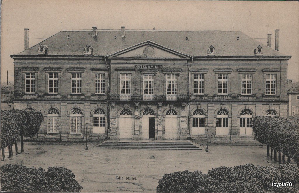 Etain-Hotel de Ville.jpg