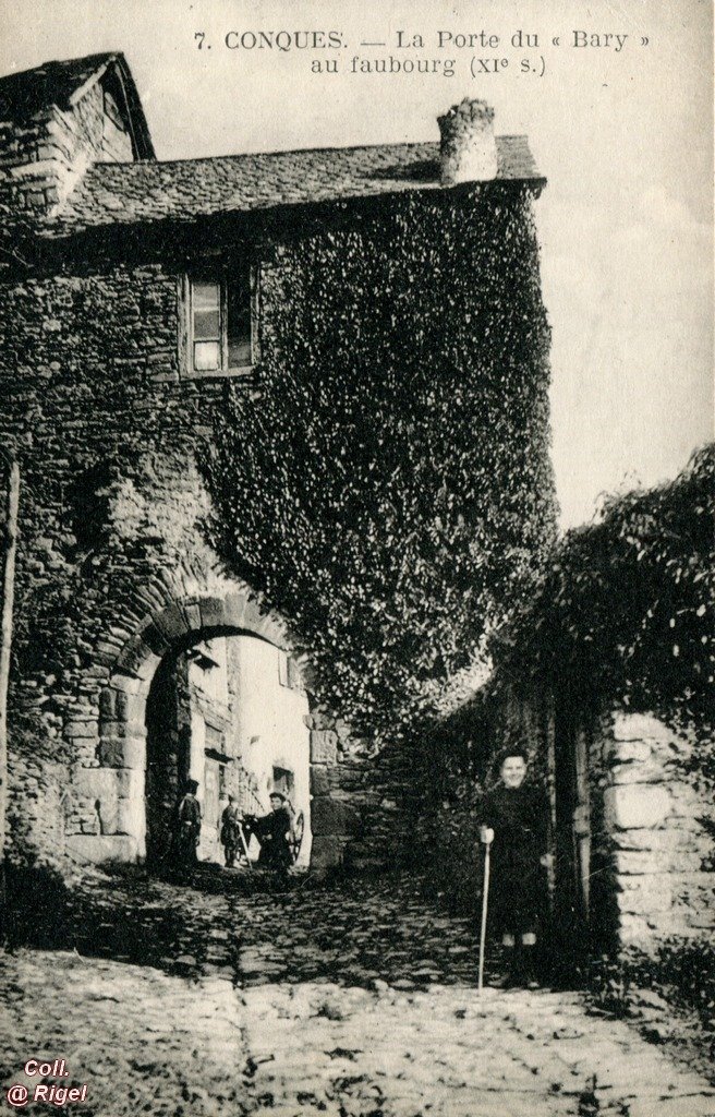 12-Conques-La-Porte-du-Barry-au-Faubourg-7.jpg