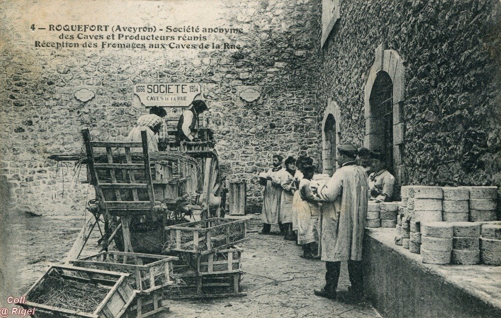 12-Roquefort-Reception-des-Fromages-aux-Caves-de-la-Rue.jpg