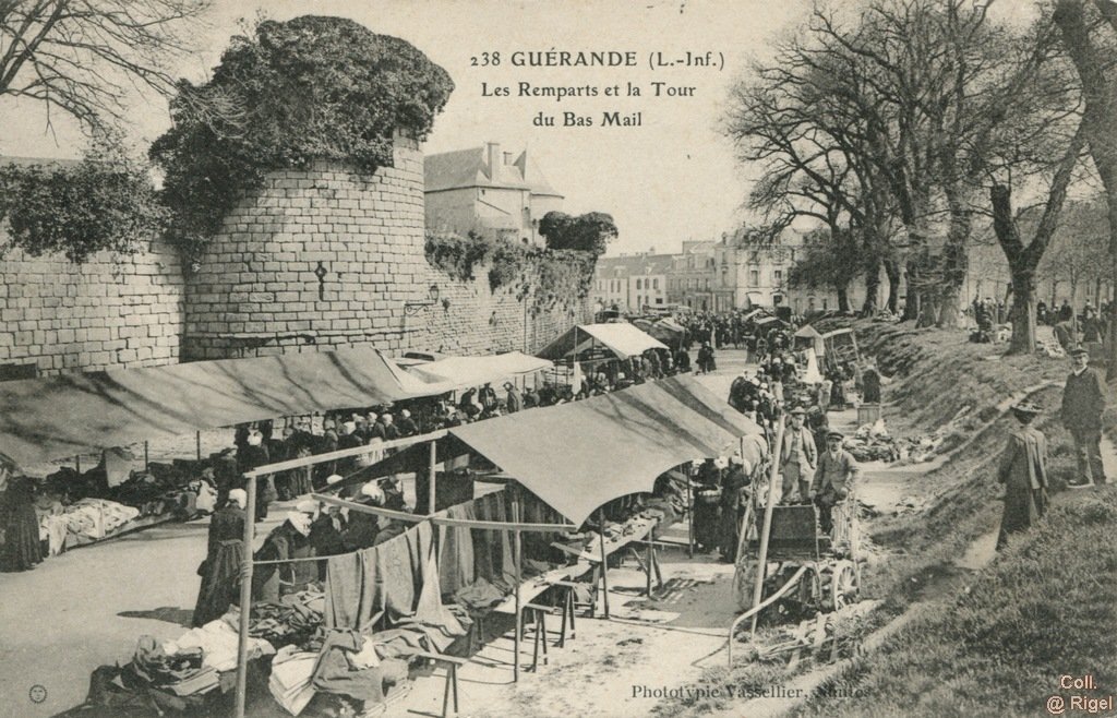 44-Guerande-Les-Remparts-et-la-Tour-du-Bas-Mail.jpg