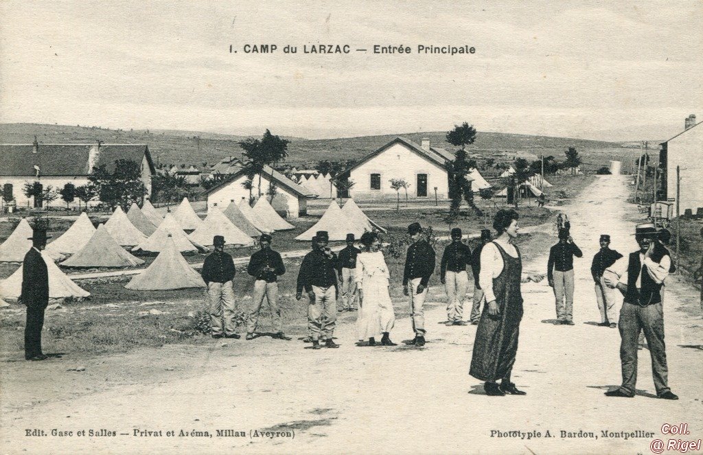 12-Camp-du-Larzac-Entree-Principale.jpg