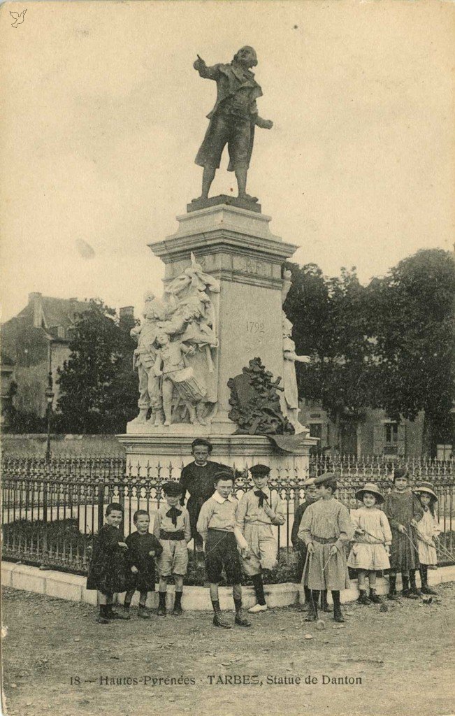 Z - 18 - Statue de Danton.jpg