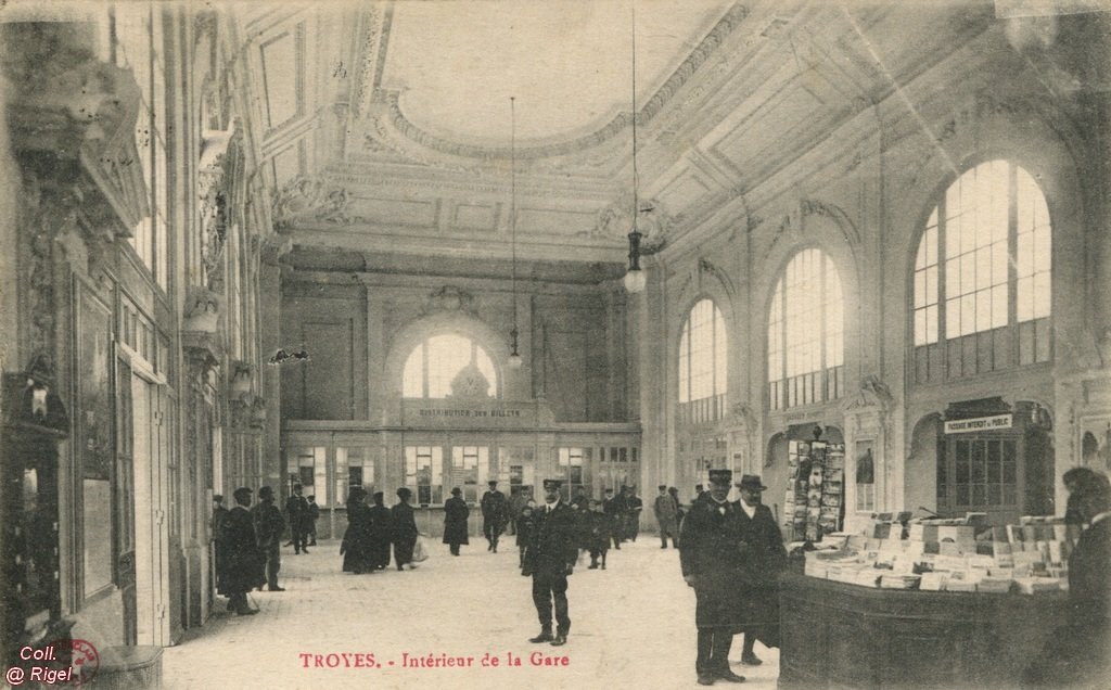 10-Troyes-Interieur-de-la-Gare.jpg