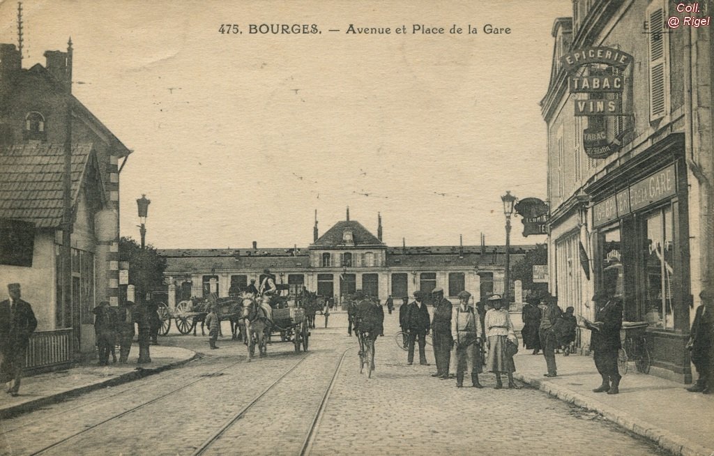 18-Bourges-Avenue-et-Place-de-la-Gare-475-Cartes-Postales-en-Gros-E-Maquaire-Bourges.jpg