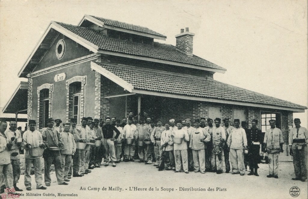 10-Camp-de-Mailly-L-Heure-de-la-Soupe-Distribution-des-Plats.jpg