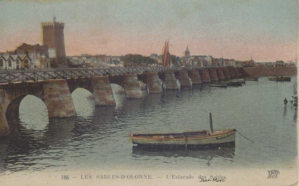 Les Sables d'Olonne - L'Estacade des Sables.jpg