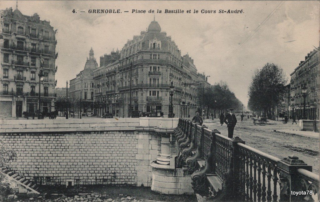 Grenoble - Place de la bastille.jpg