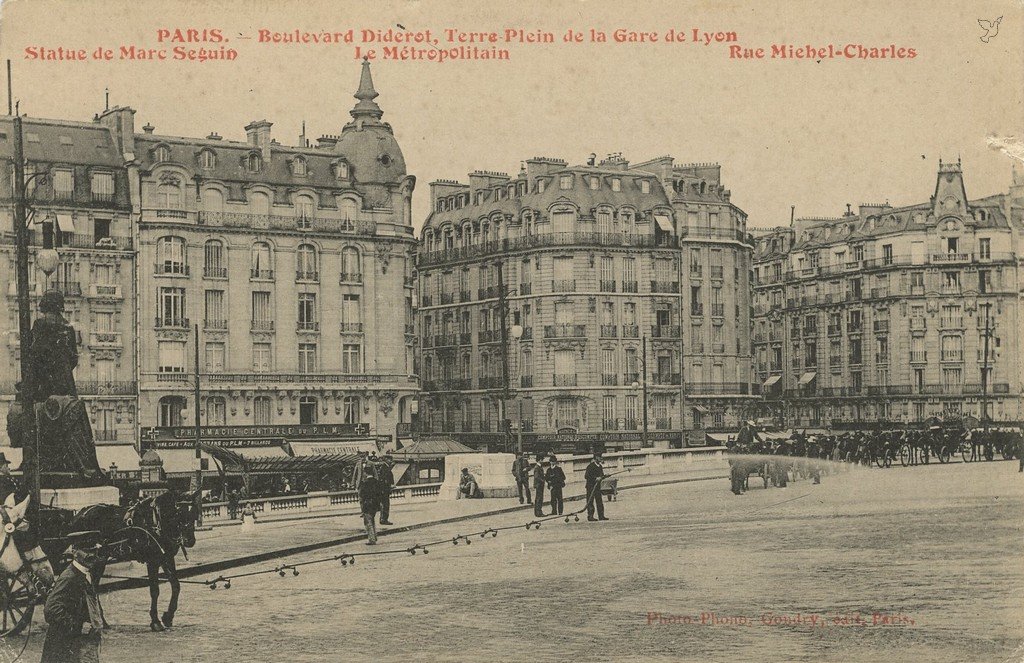 Z - Gare de Lyon - Photo phono Gondry Statue.jpg