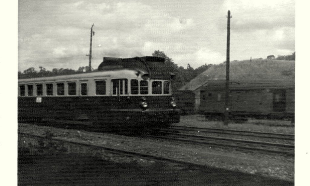 Loco SNCF Autorail VH Renault Moselle.jpg