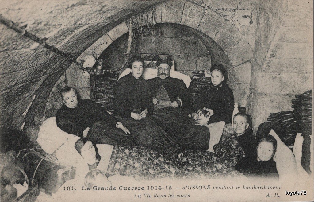 Guerre Soissons -dans les caves.jpg