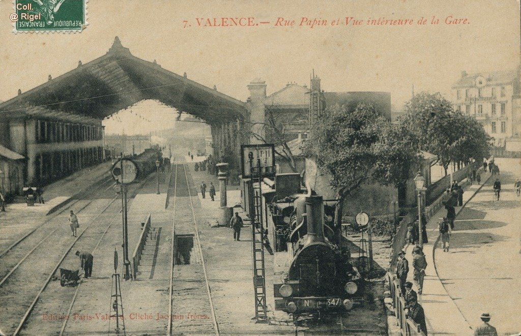 26-Valence-Rue-Papin-et-Vue-Interieure-de-la-Gare.jpg