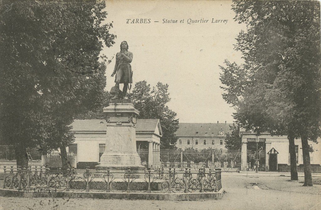 Z - Statue et Quartier Larrey.jpg