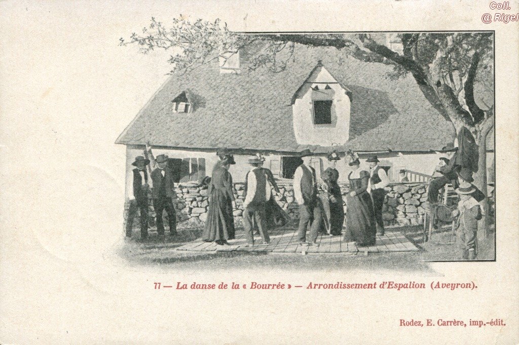 12-Espalion-La-Danse-de-la-Bourree.jpg