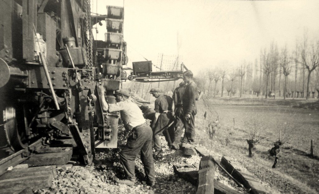 Les Métiers du Rail.jpg