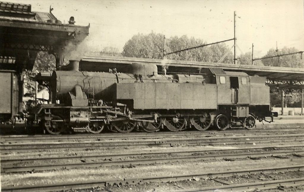Loco 242 AT 17 SNCF.jpg