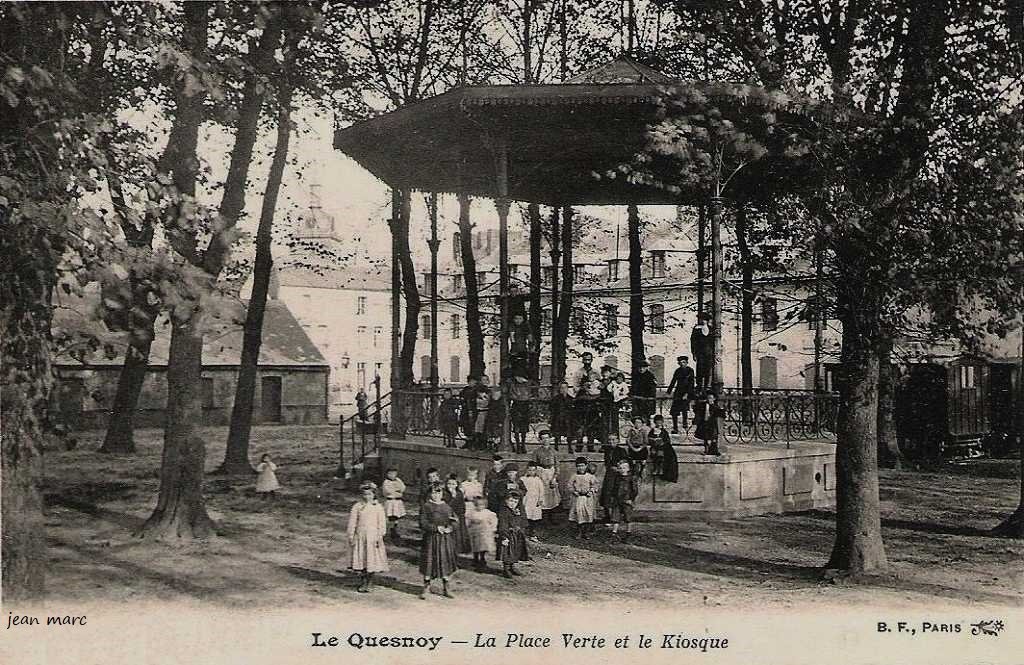 Le Quesnoy - La Place Verte et le Kiosque.jpg