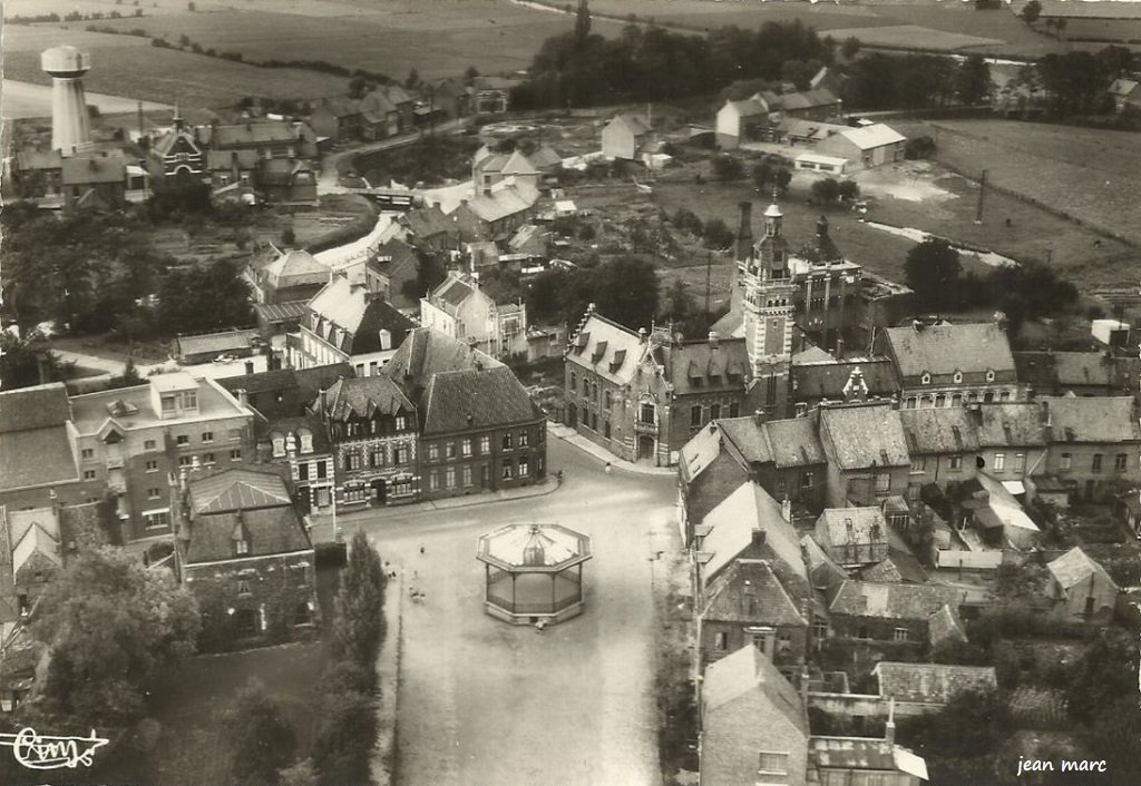 La Gorgue - Grand'Place - Vue aérienne.jpg