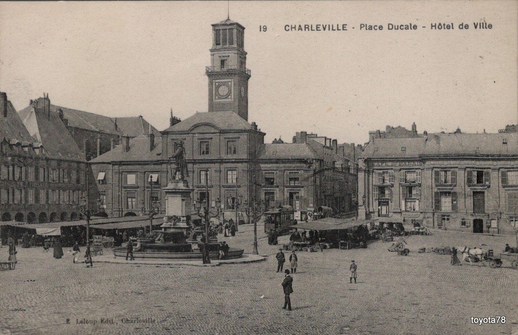 Charleville-place ducale.jpg
