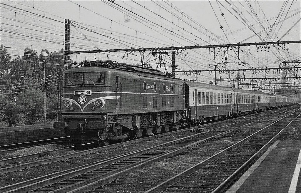 Loco SNCF 2D2 9121.jpg