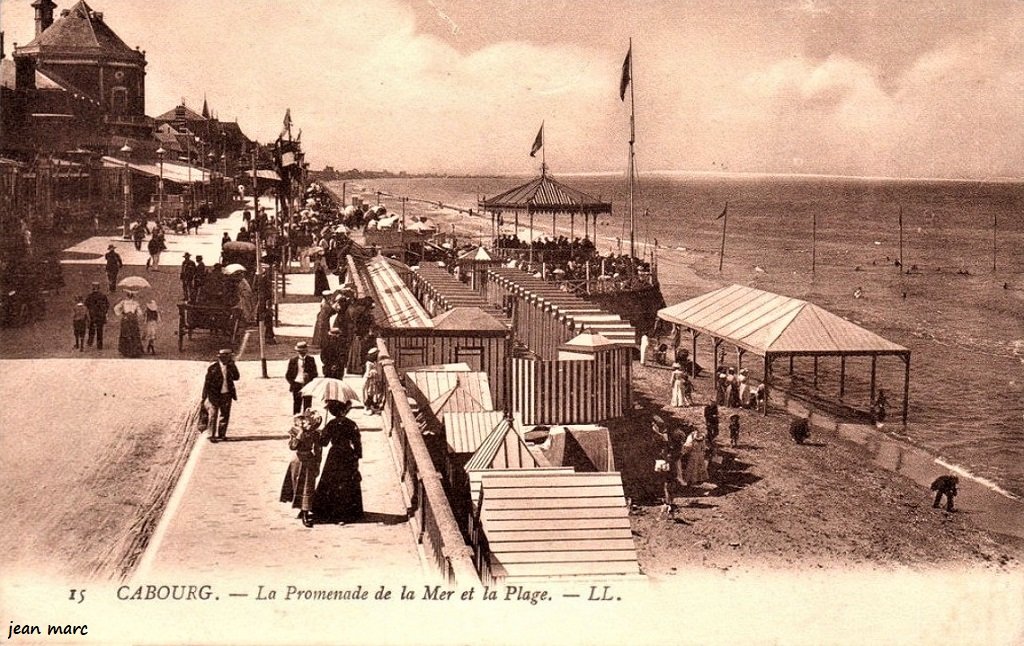 Cabourg - La Promenade de la Mer et la Plage.jpg