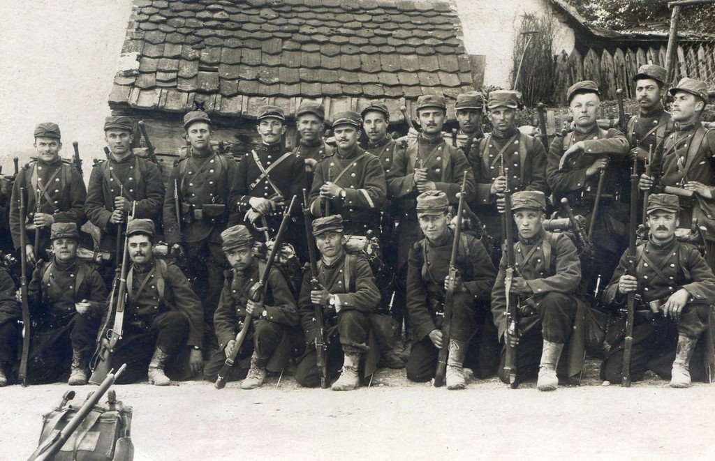 Groupe de soldats à Bermont (90) en 1914.jpg