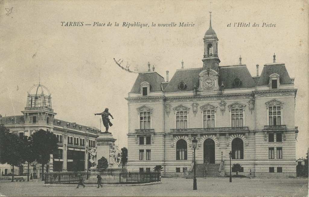 Z - Place de la Republique la nouvelle Mairie.jpg