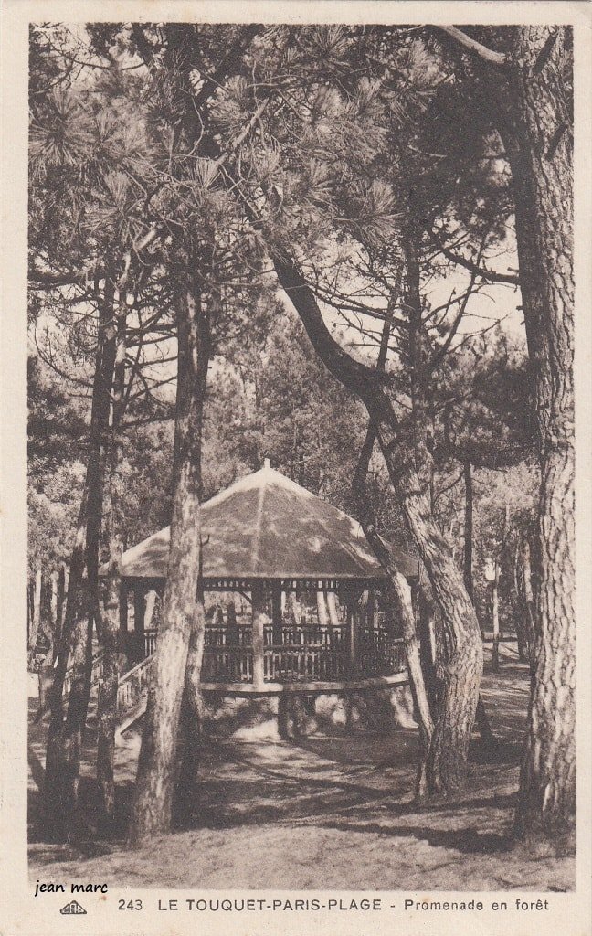 Le Touquet-Paris-Plage - Promenade en forêt (1934).jpg