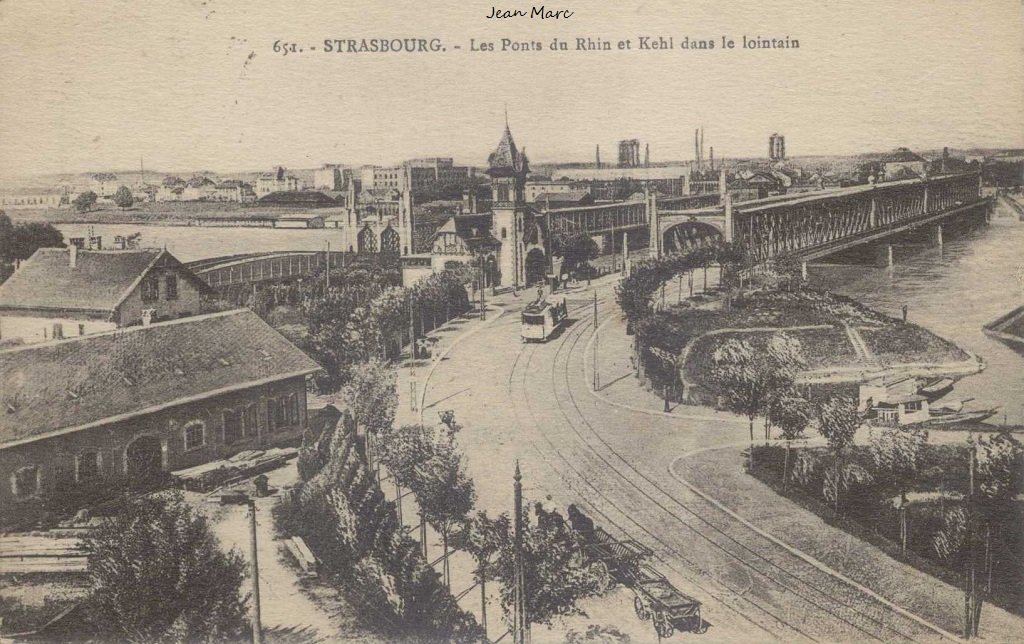 Strasbourg - Les Ponts du Rhin et Kehl dans le lointain.jpg