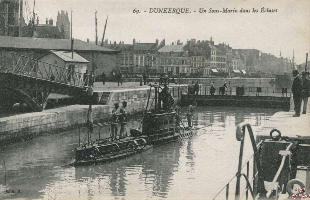 59-Dunkerque-Un-Sous-Marin-dans-les-Ecluses-69-CAR.jpg