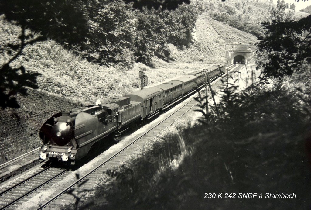 Loco SNCF 230 K 242 Stambach.jpg