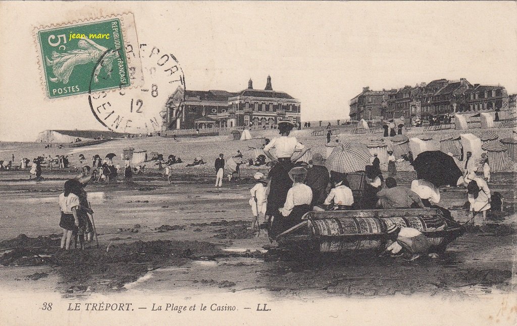 Le Tréport - La Plage et le Casino - Kiosque à musique (1912).jpg