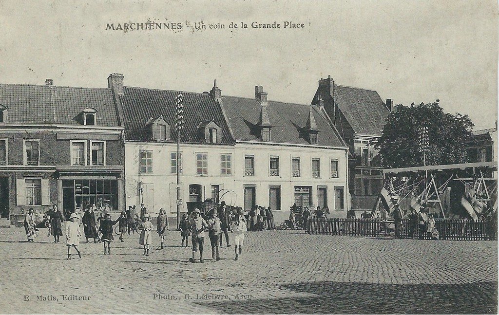 Marchiennes Grand Place.jpg