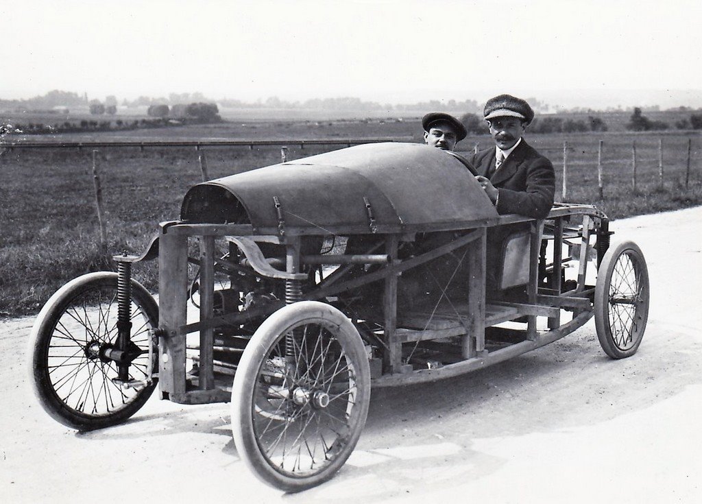 Voiture de course 1.jpg