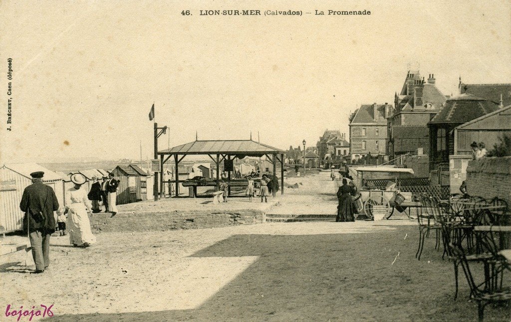 14-Lion sur Mer-La Promenade.jpg