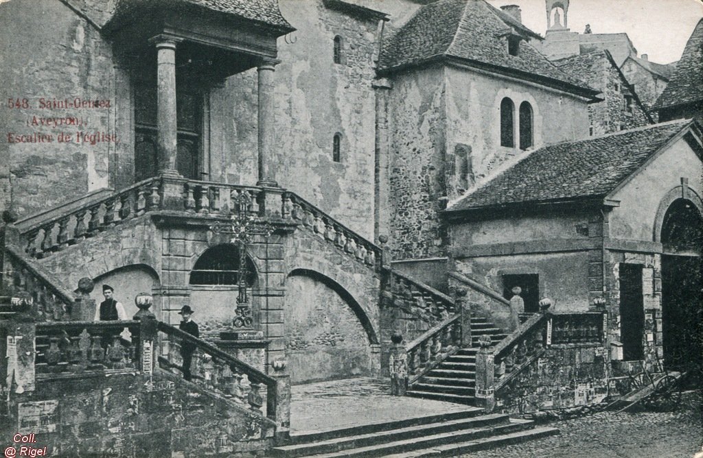 12-St-Geniez-Escalier-de-L-Eglise-548-Carriere-Imp-Edit-Rodez.jpg