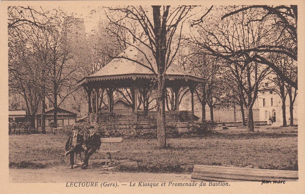 Lectoure - Le Kiosque et Promenade du Bastion.jpg