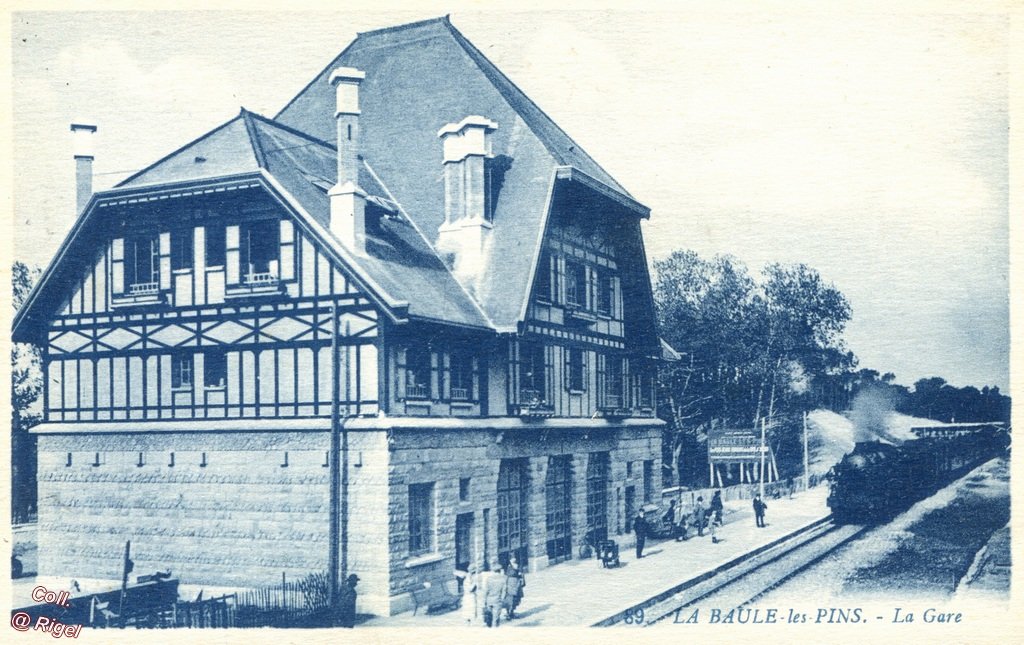 44-La-Baule-Les-Pins-La-Gare-89-G-Artaud-editeur.jpg