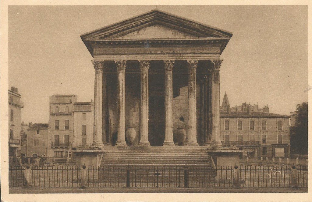Nîmes (30).jpg