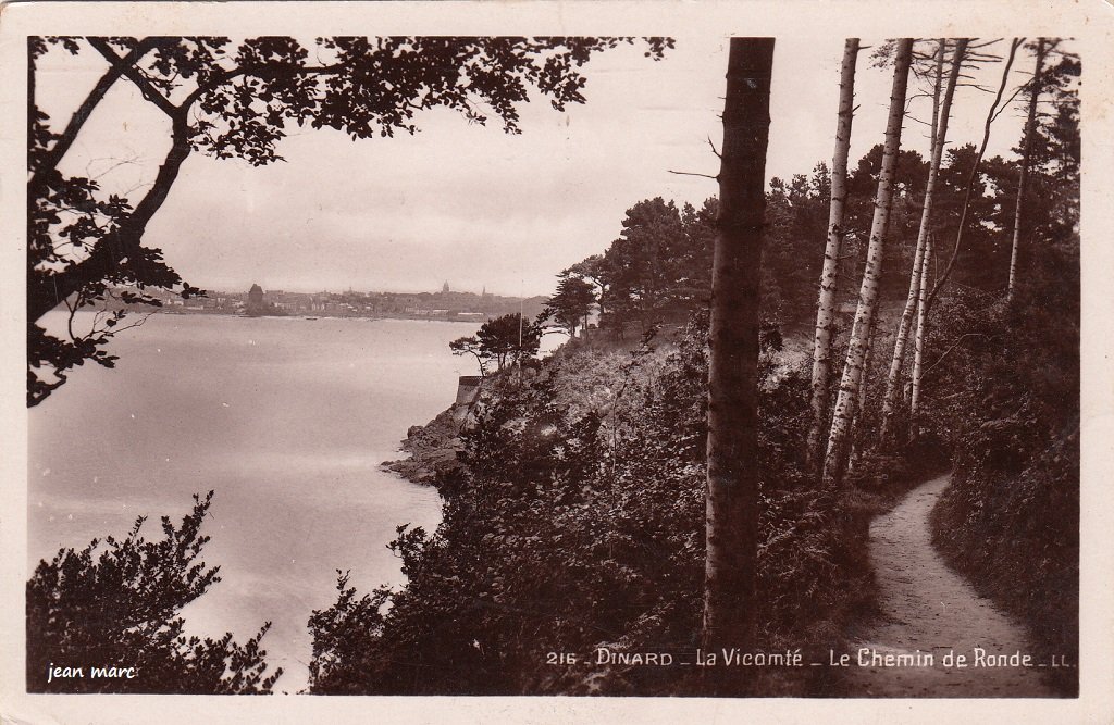 La Vicomté - Le Chemin de Ronde (1935).jpg