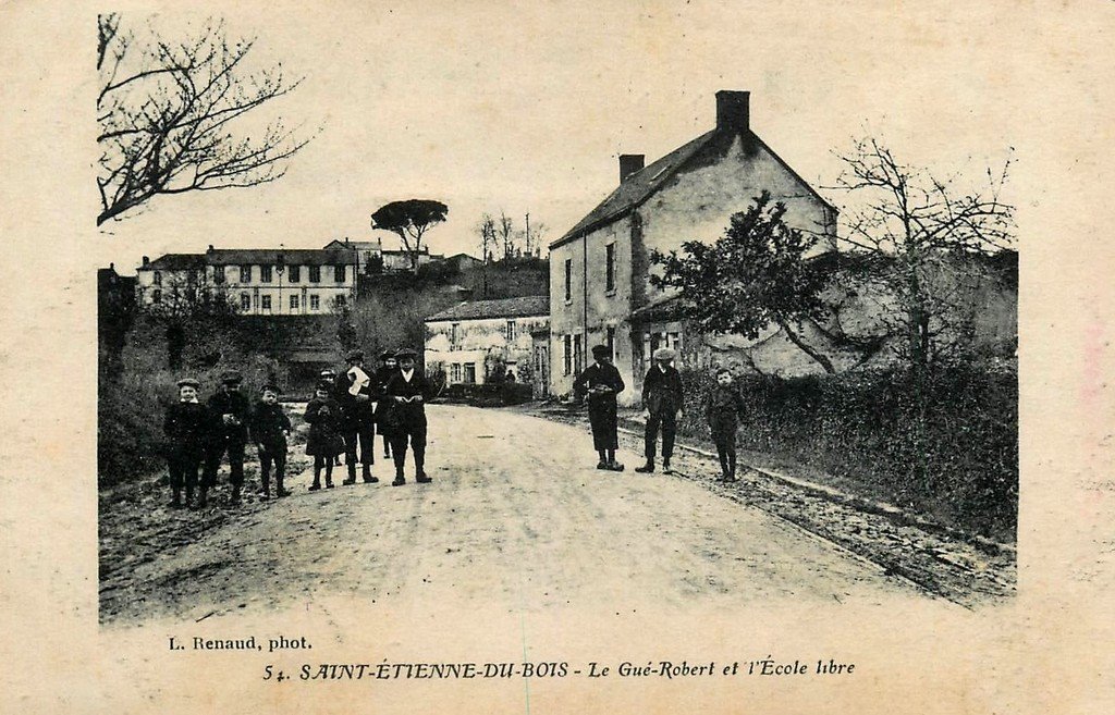 Saint-Etienne du Bois (01).jpg