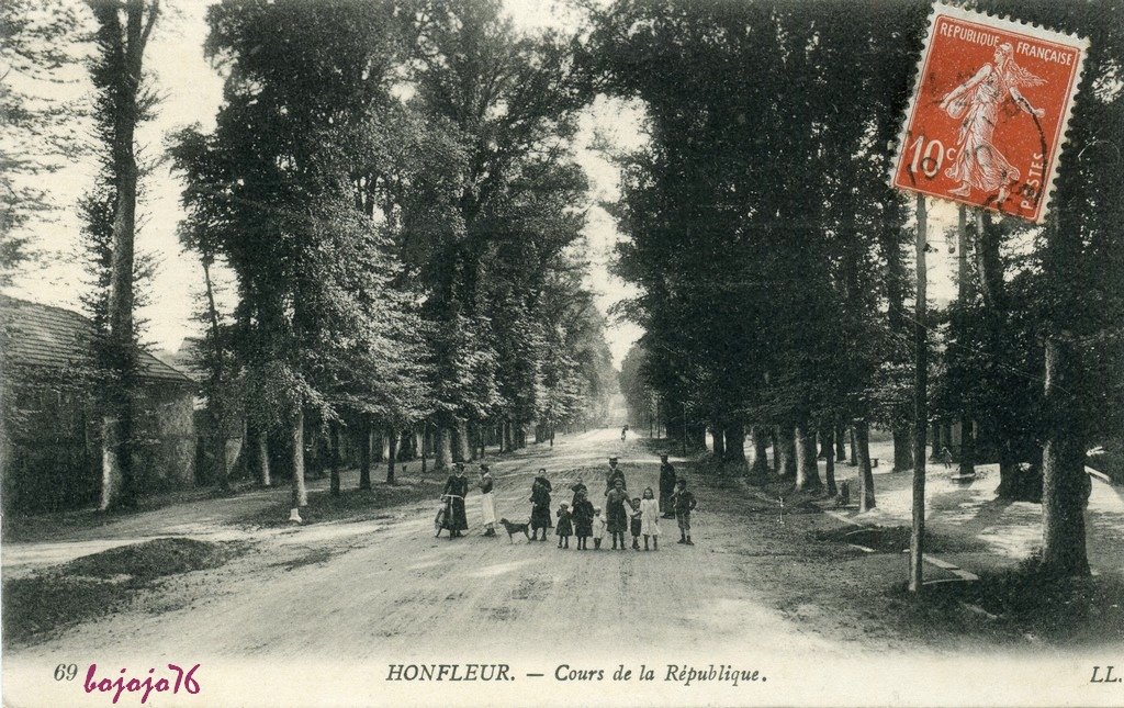 14-Honfleur-Cours de la République.jpg