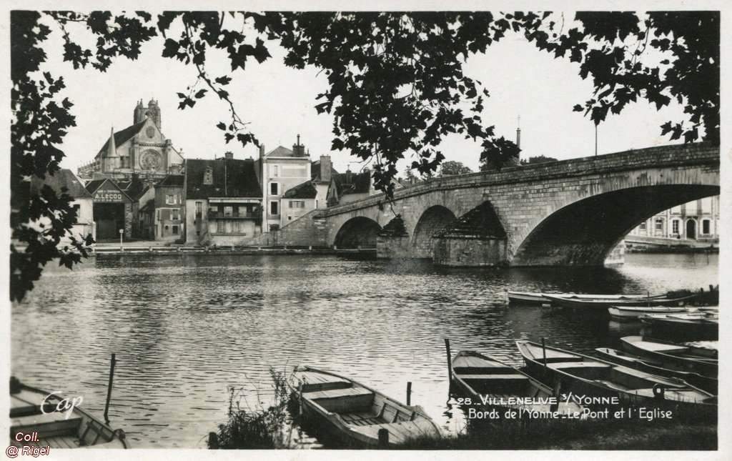 89-Villeneuve-sur-Yonne-Les-Bords-de-Yonne-Le-Pont-et-Eglise-28-CAP.jpg